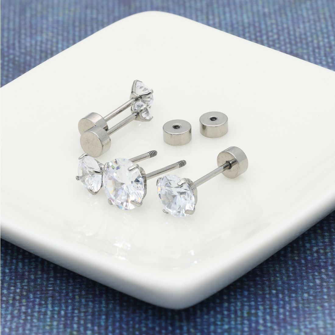 純チタンピアス：幅3mm 2個入 ネジ式キャッチ】Adelina Style