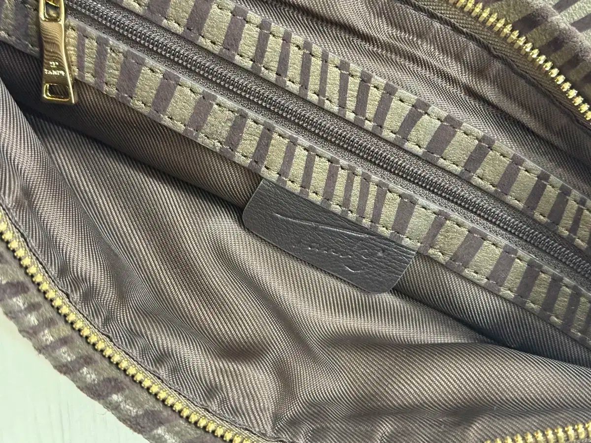 タンディ クラッチバッグ