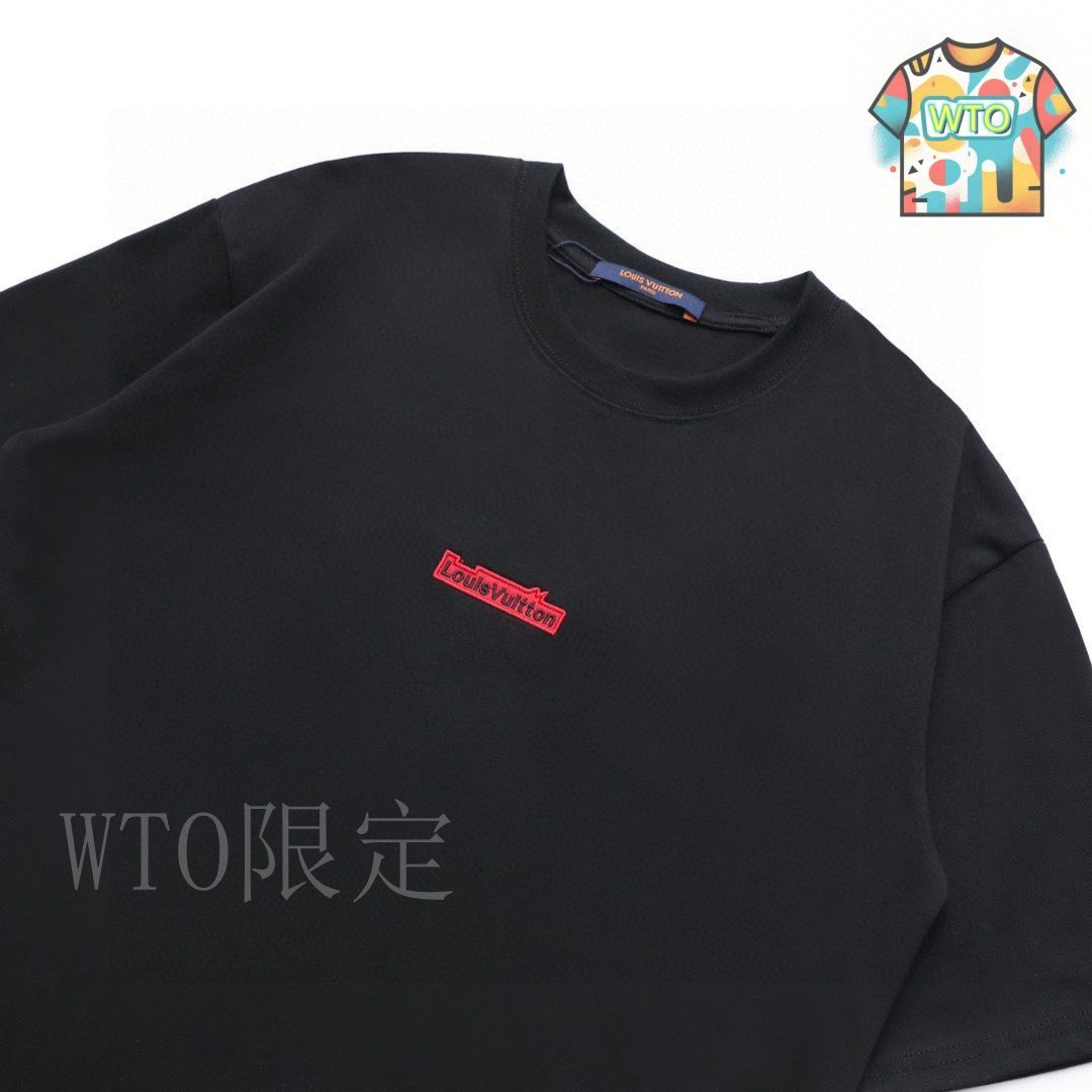 夏にピッタリ☆おしゃれな刺繍ロゴ♪Louis Vuitton★Tシャツ 今日特価】Louis Vuitton ルイ・ヴィトン 夏の新作 赤い小ロゴ