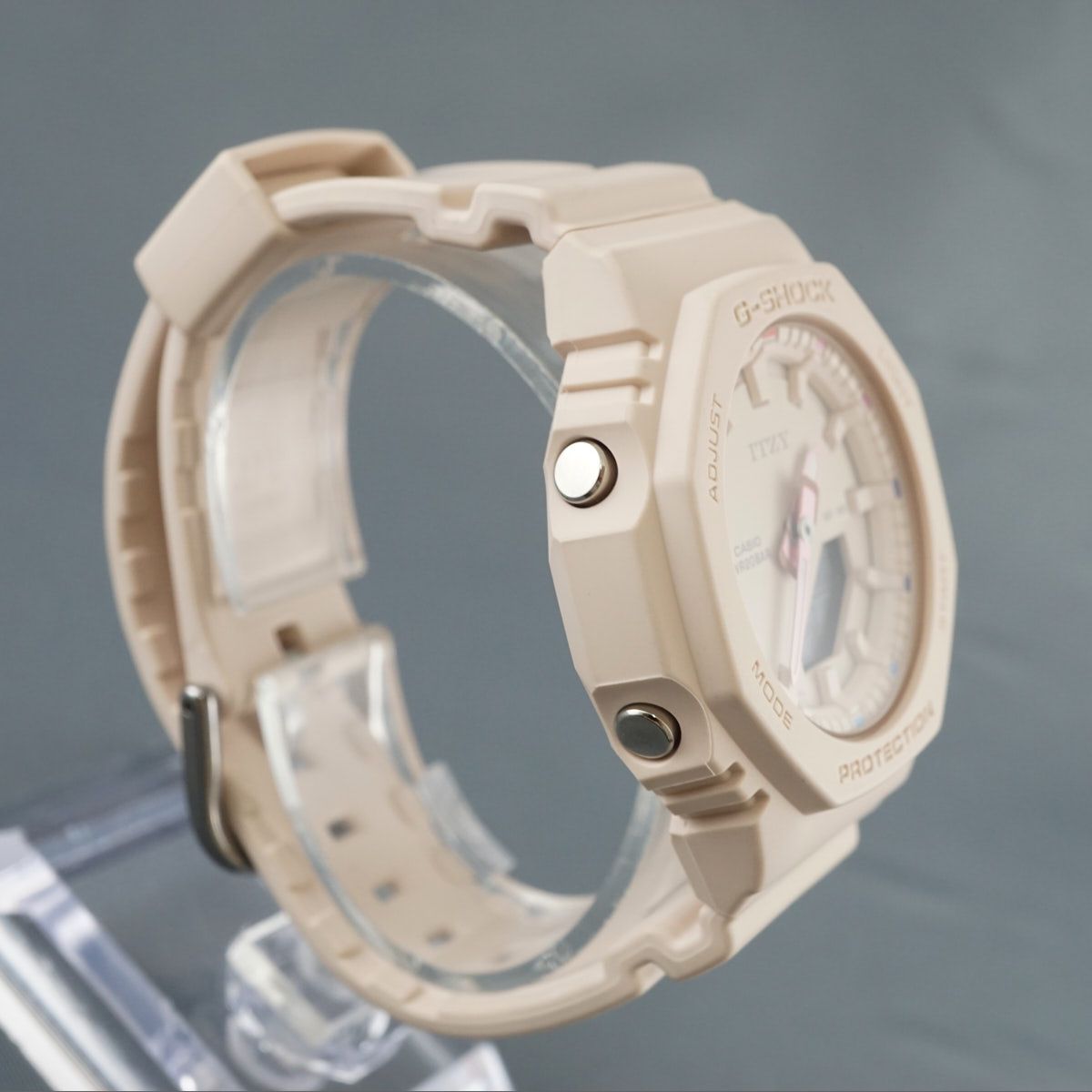 G-SHOCK　ITZYコラボレーション　　中古美品 G-SHOCK×「ITZY」コラボ腕時計、ロゴ＆ライトリングカラーの