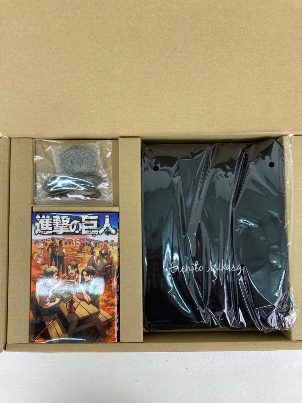 広店】進撃の巨人 画集 FLY【212-0239】 - メルカリ