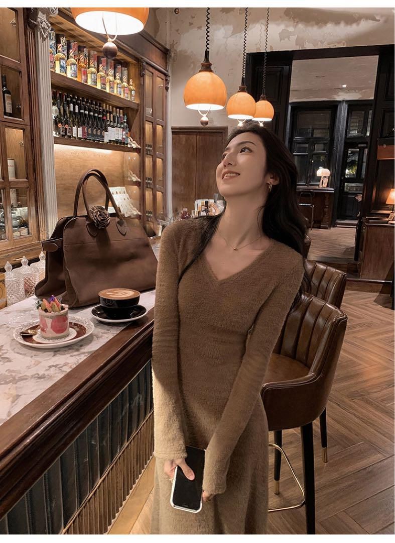 Vネックニットロングワンピース