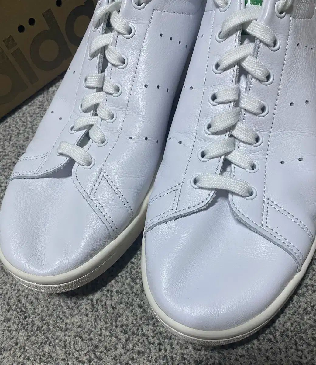 adidas アディダス