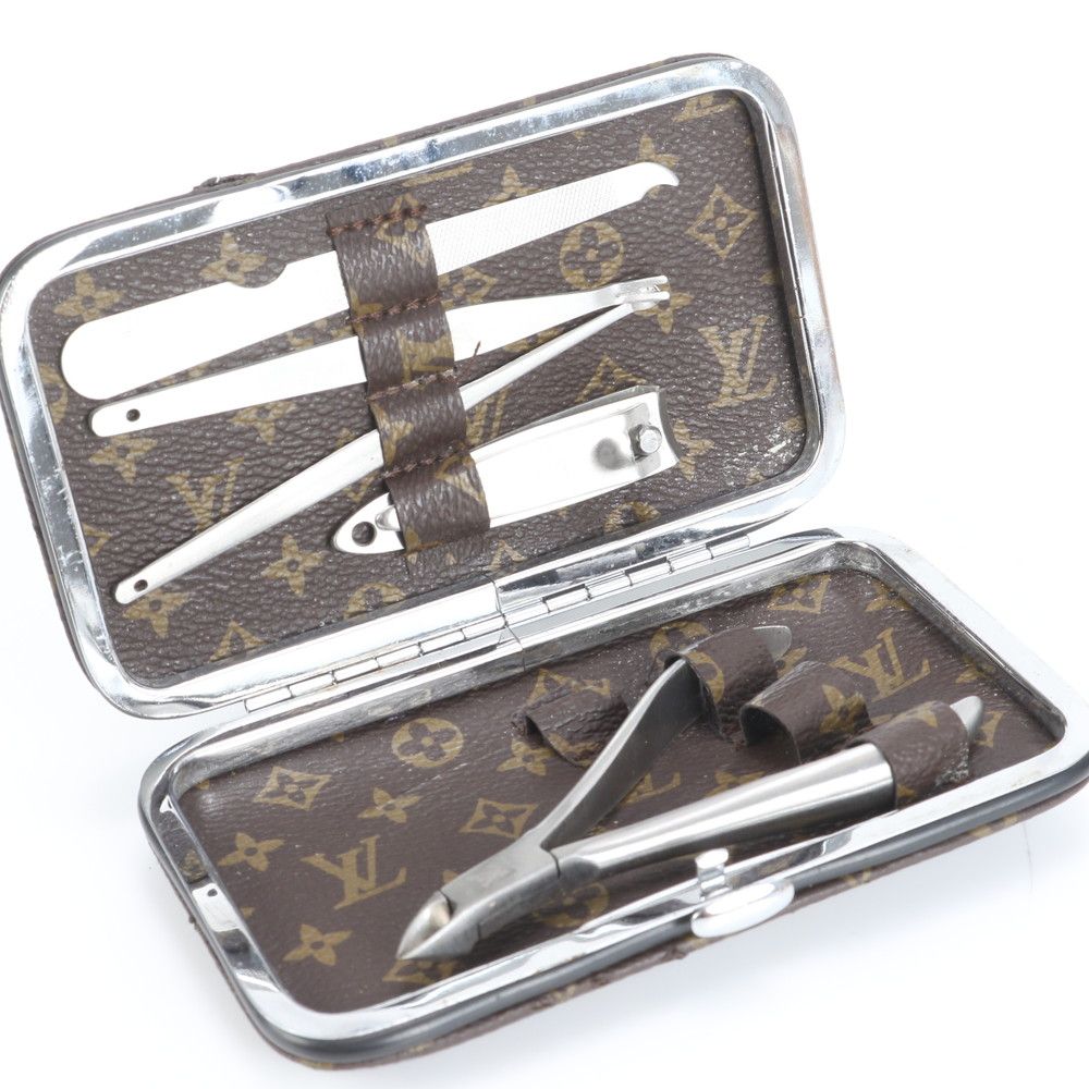 ルイヴィトン モノグラム トラベル セット 爪切り ネイル ケア 耳かき ペンチ ポーチ バッグ メンズ レディース ERE CV 32 10