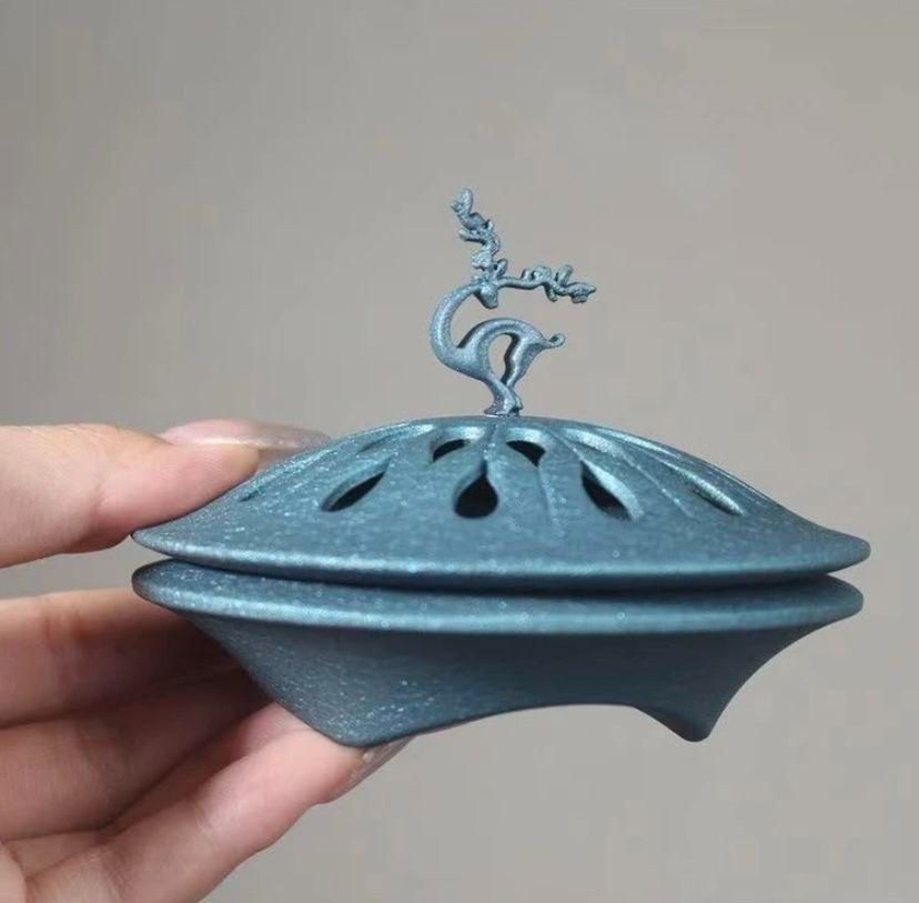 福鹿 香炉 陶磁器 装飾品 工芸品 美術品 置物 藍福鹿蓮蓬盤香炉 檀香 沈香 茶道 置物 - メルカリ