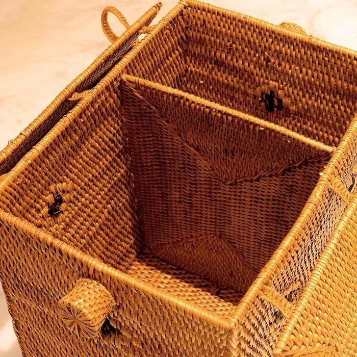 アタで編まれたコスメバッグ