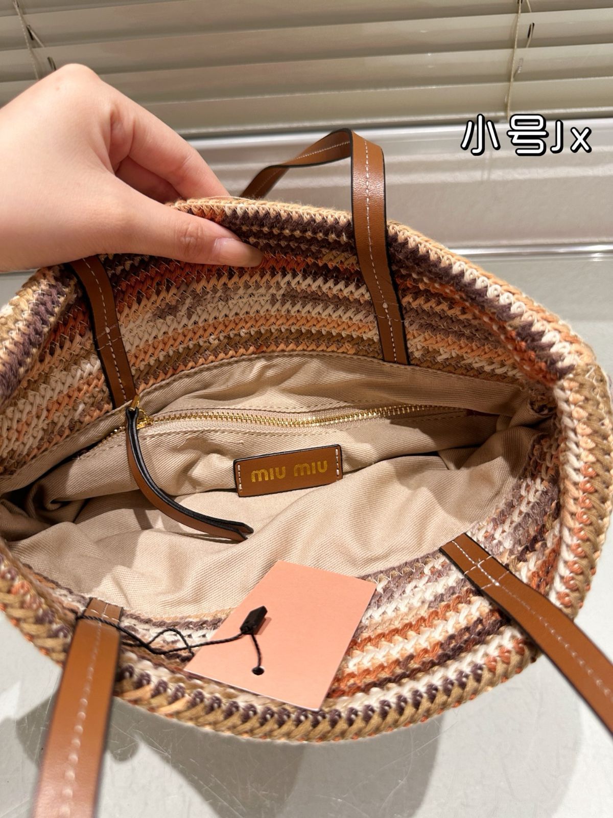 関税込 MiuMiu サンドレザーショッピングバッグ 三越伊勢丹 | MIU MIU/ミュウミュウ通販 | バッグ | レディース