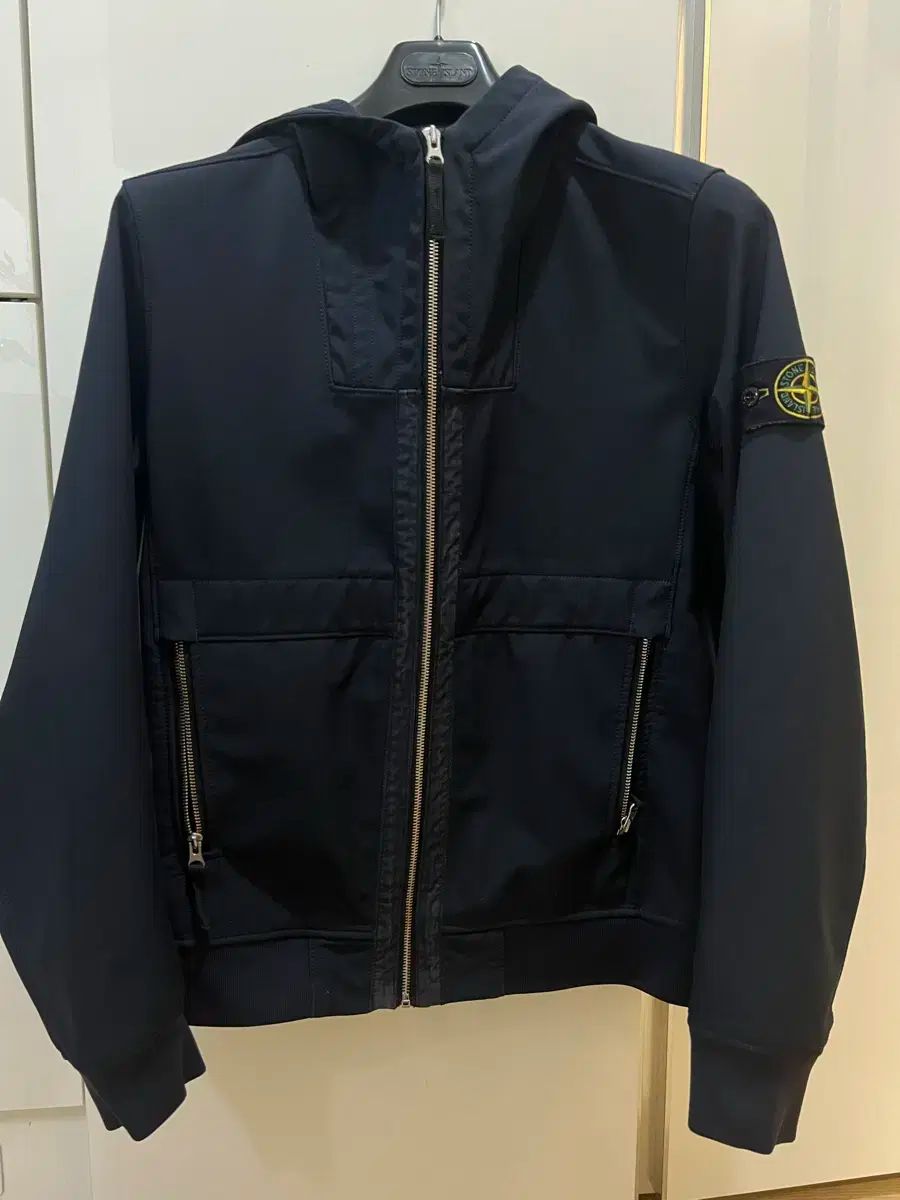 STONE ISLAND(ストーンアイランド) ネイビー ソフトシェル L ほぼ新品