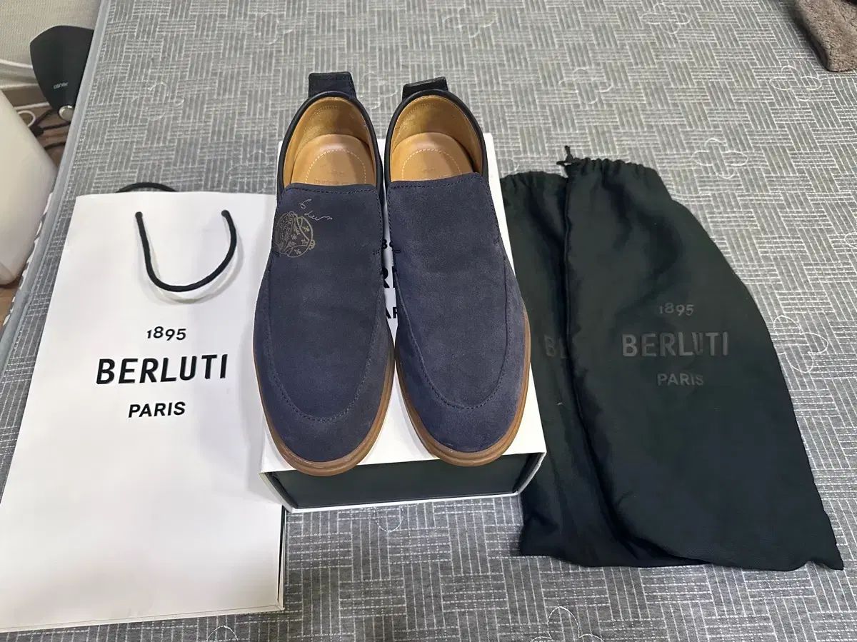 Berluti ベルルッティ スクリット レチデュード ネイビー スエード