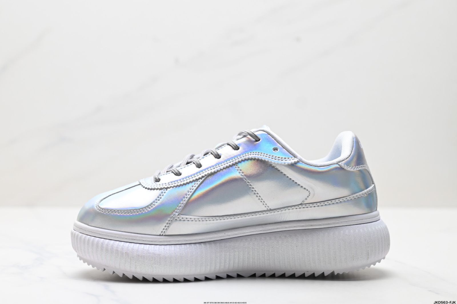 オニツカタイガー Onitsuka Tiger Delecity 厚底（あつぞこ
