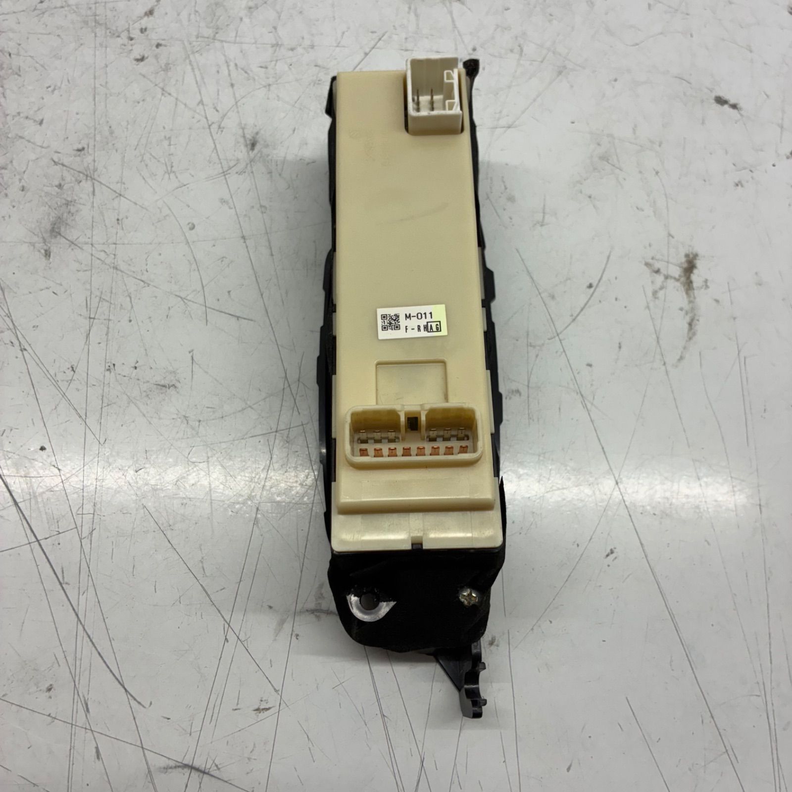 BP9　レガシィ　パワーウインドースイッチ