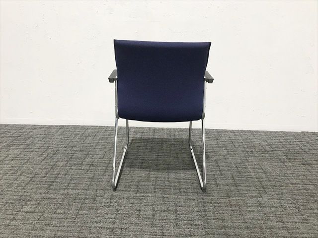 スタッキングチェア 肘付 240 コクヨ ダークマリン