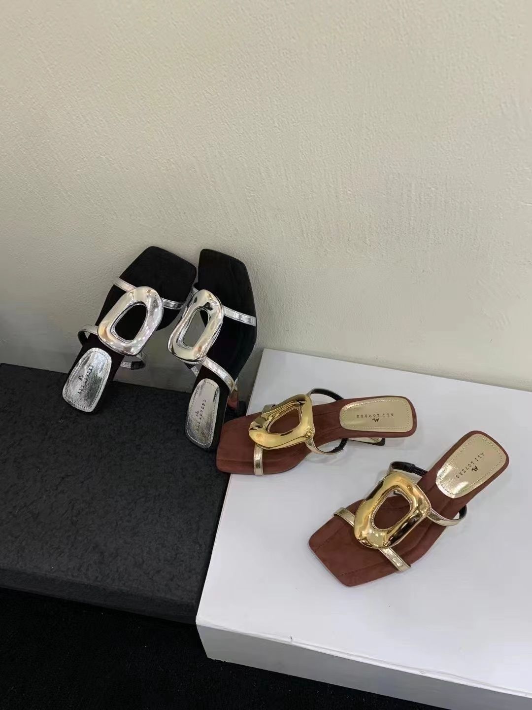 メタルファスナーサンダル