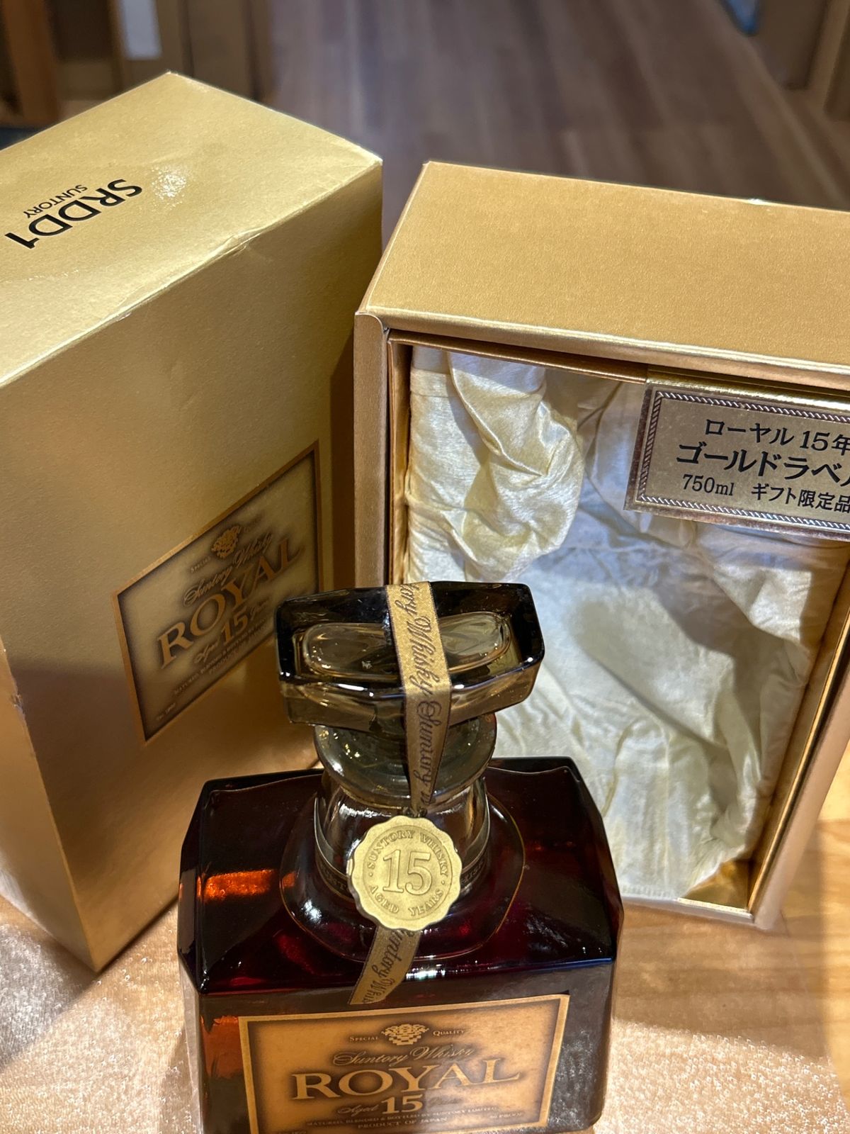 サントリー  ローヤル 15 ゴールドラベル 750ml 43% Amazon.co.jp: 箱付き サントリーウイスキー ローヤル15年