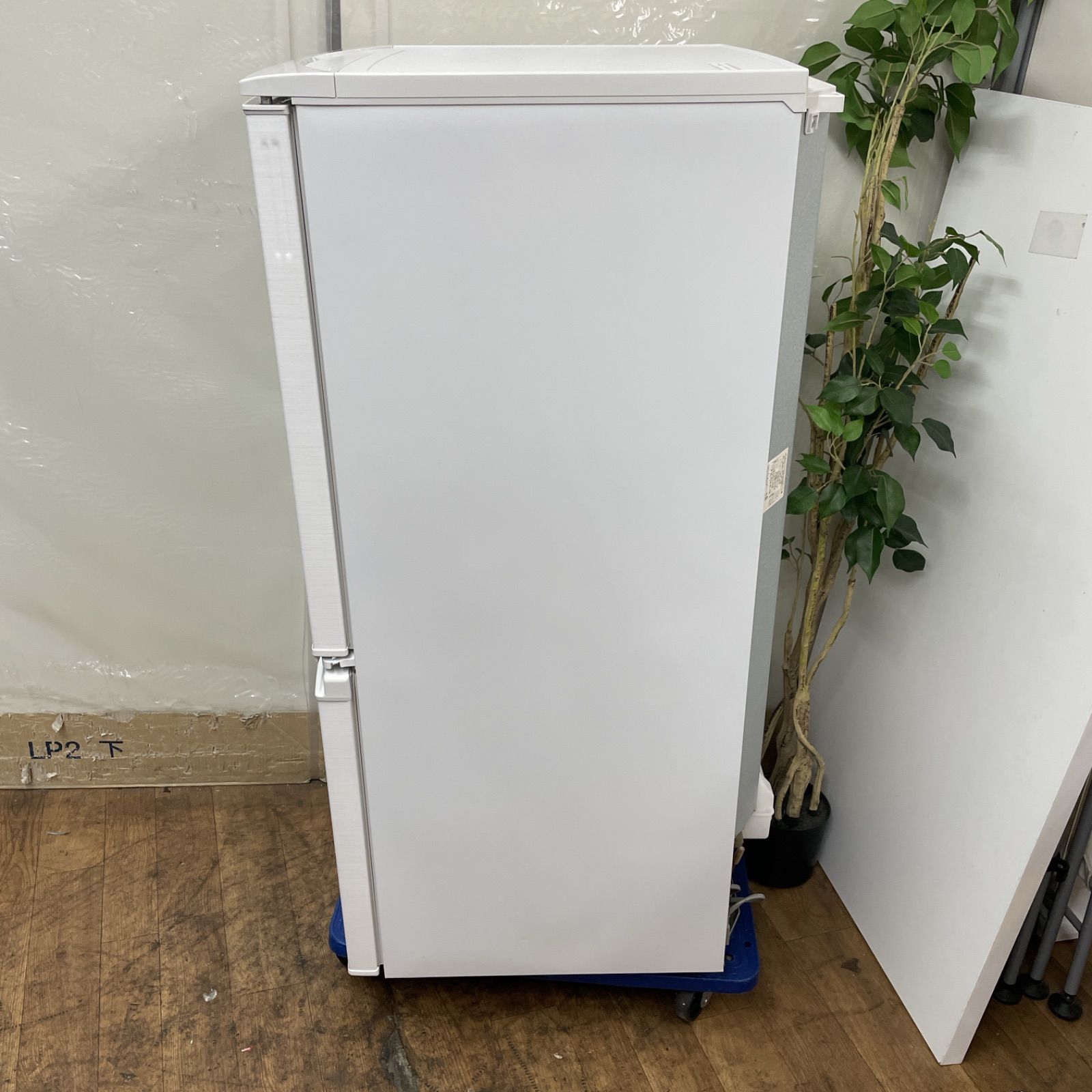 R234 ☀️ 名古屋市近郊配送設置無料！ SHARP 2ドア冷蔵庫（137L 