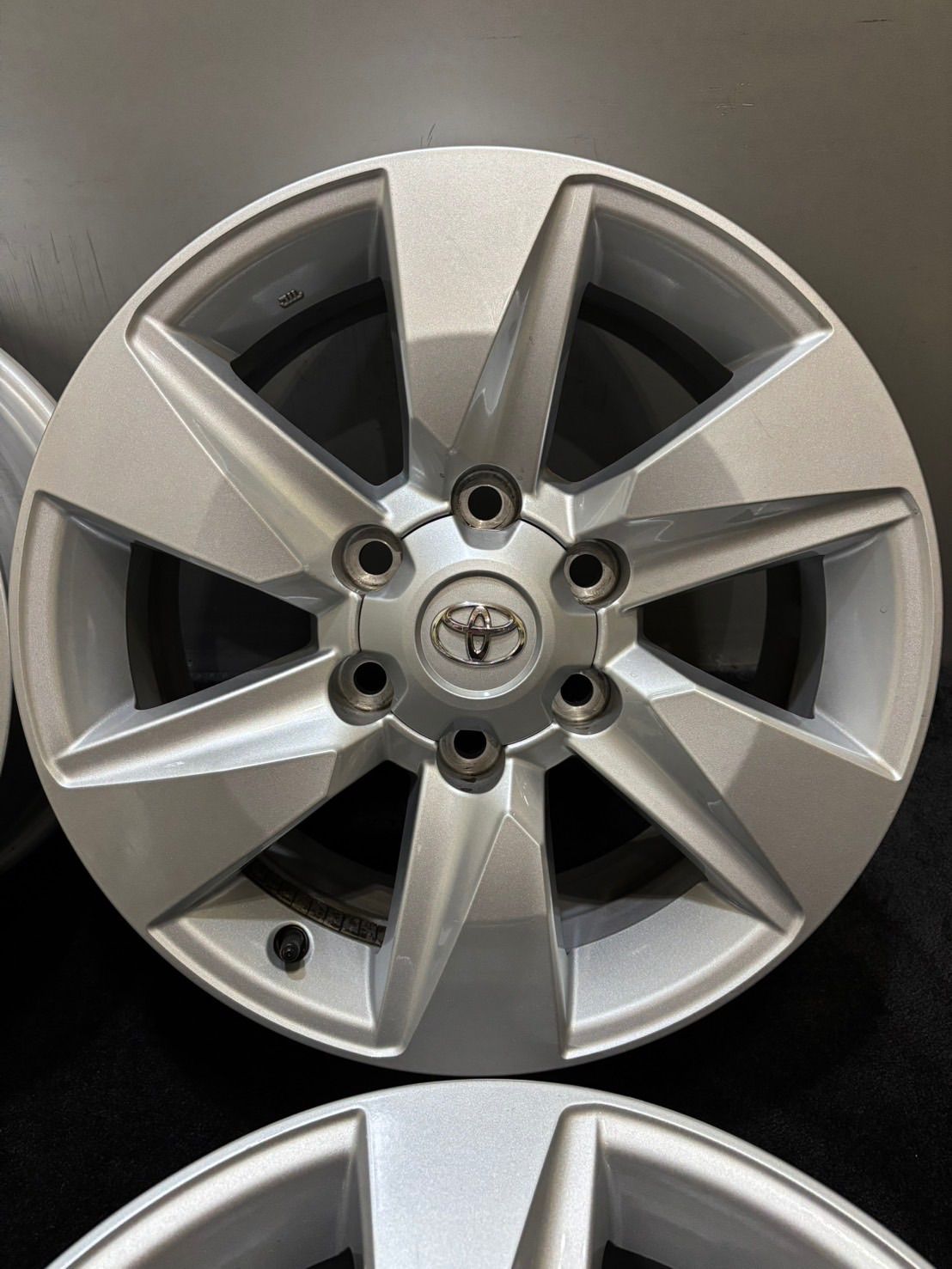 ランドクルーザープラド スタッドレスタイヤ アルミホイール４本セット２６５/６５Ｒ１７/ １７×７1/2Ｊ ランドクルーザープラド スタッドレスタイヤホイールセット