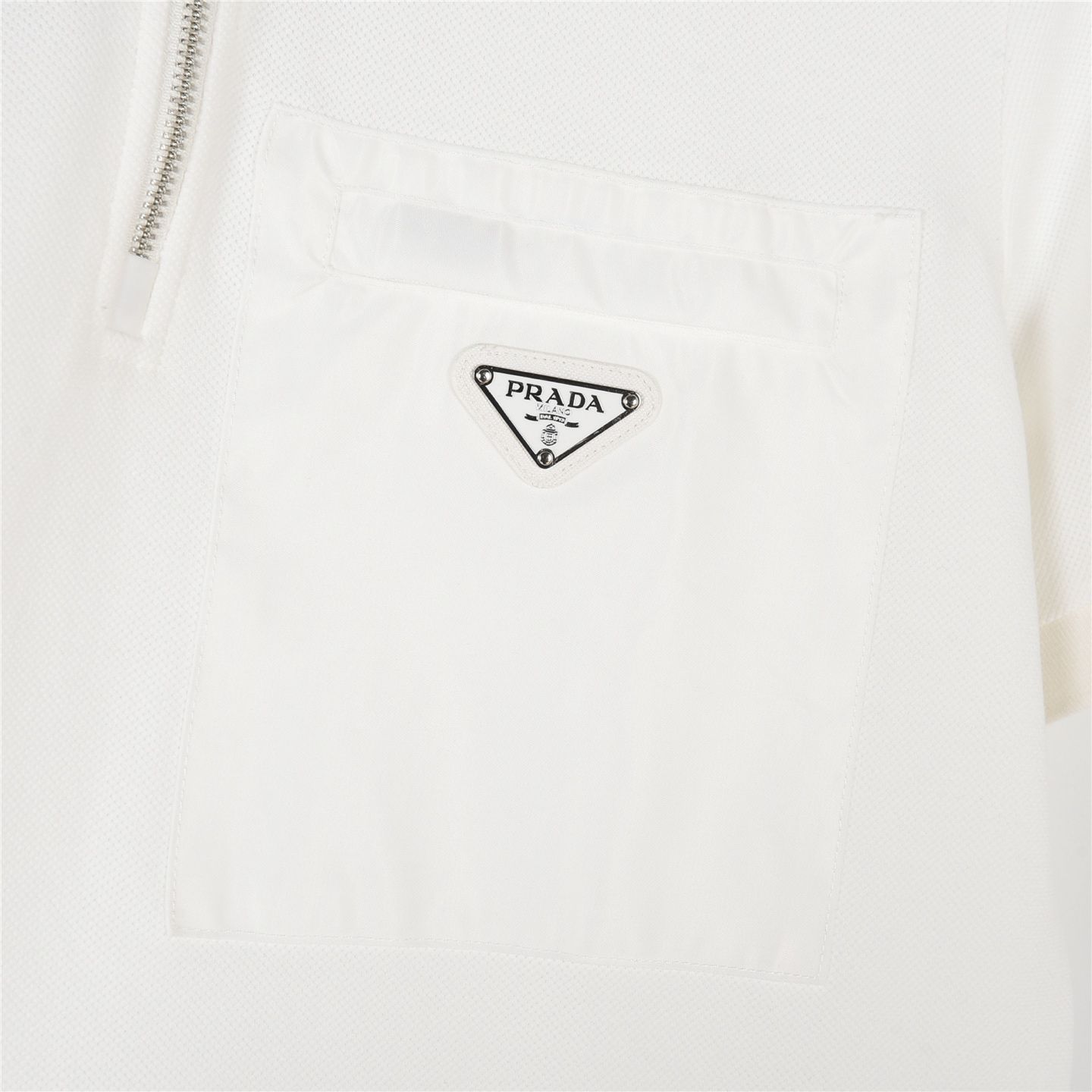 今日特価】Prada 25SS ポケット付き セミジップ ショート