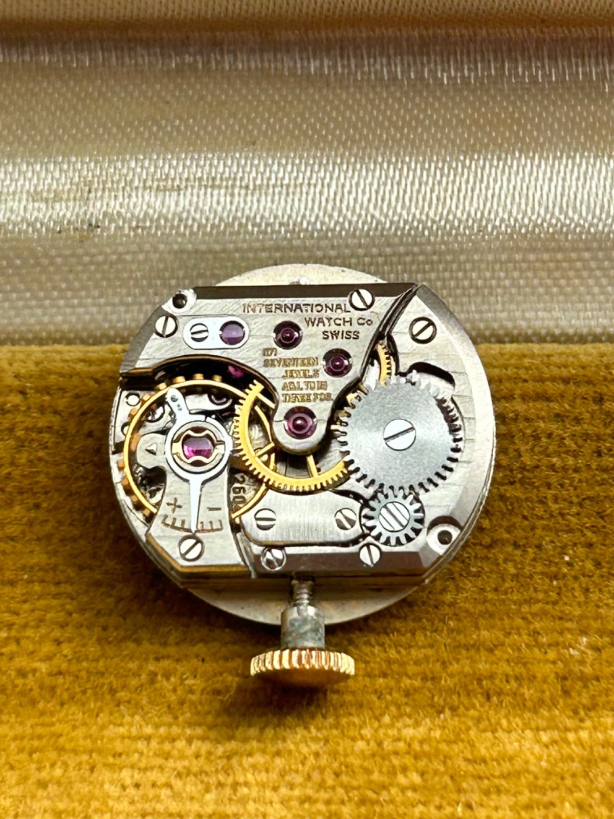 IWC ref.2798 18K 金無垢 クラシック 1960年代 希少品 - メルカリ