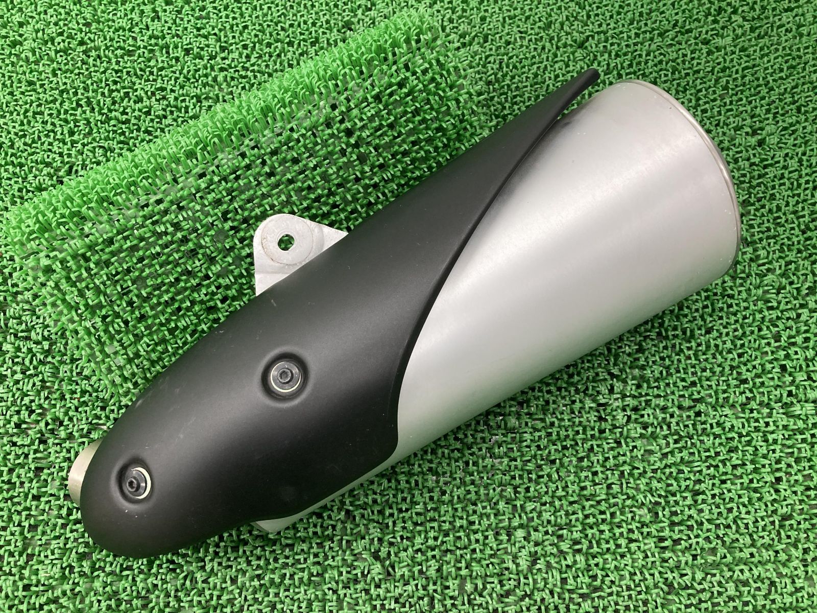 M696 サイレンサーマフラー 左 574.1.307.1B ドゥカティ 純正 中古 バイク 部品 ヒートガード Monster696 モンスター696 コケキズ無し