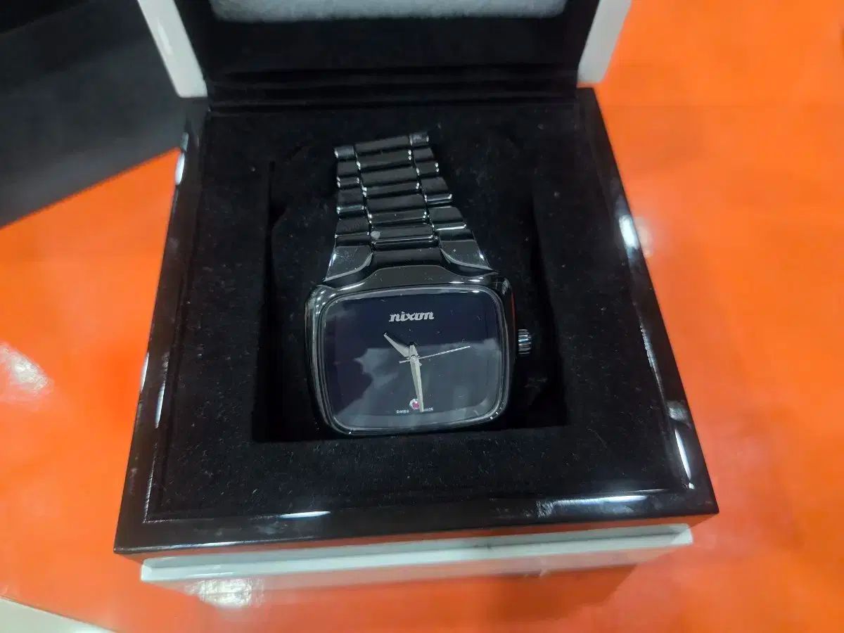 NIXON ニクソン 最上級 セラミック プレーヤー 時計 します