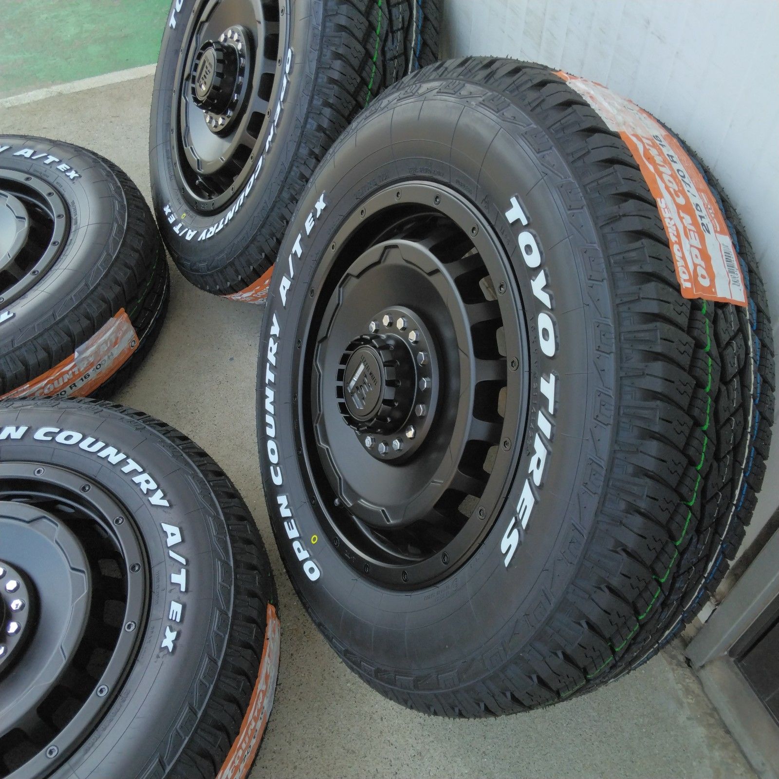 新品 ライズ ロッキー （ガソリン車） タイヤホイール トーヨー