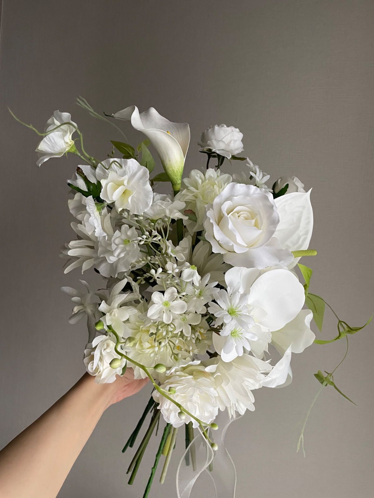 white×lightgreen クラッチブーケ ウェディングブーケ ブートニア