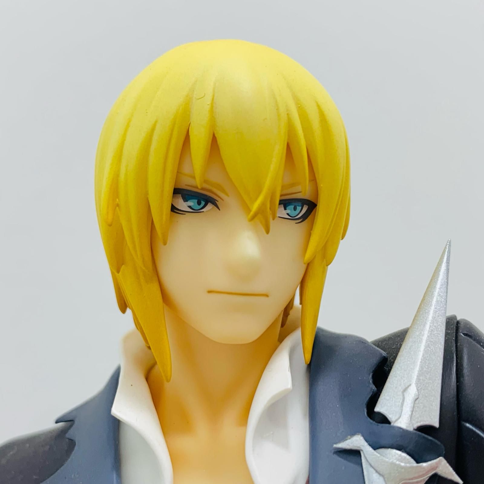 【飾磨店】 中古 フィギュア テイルズオブベルセリア アイゼン 1/8PVC製塗装済み完成品 あみあみ＆ア 【713】 飾磨店】 中古 フィギュア テイルズオブベルセリア アイゼン