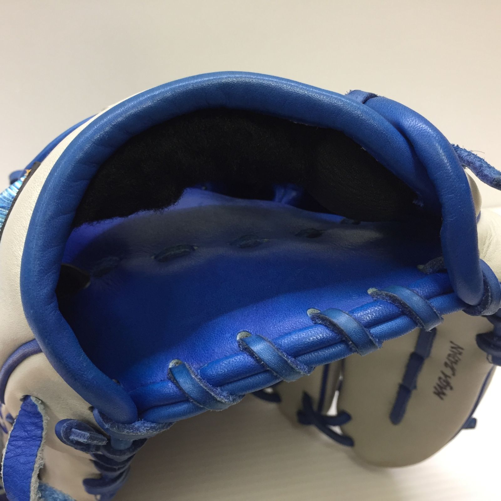 中古品 ミズノ MIZUNO ミズノプロ 軟式 投手用 オーダーグローブ HAGAJAPAN 刺繍入り 左投げ 2038 中古品 ミズノ MIZUNO ミズノプロ 軟式 投手用 オーダーグローブ