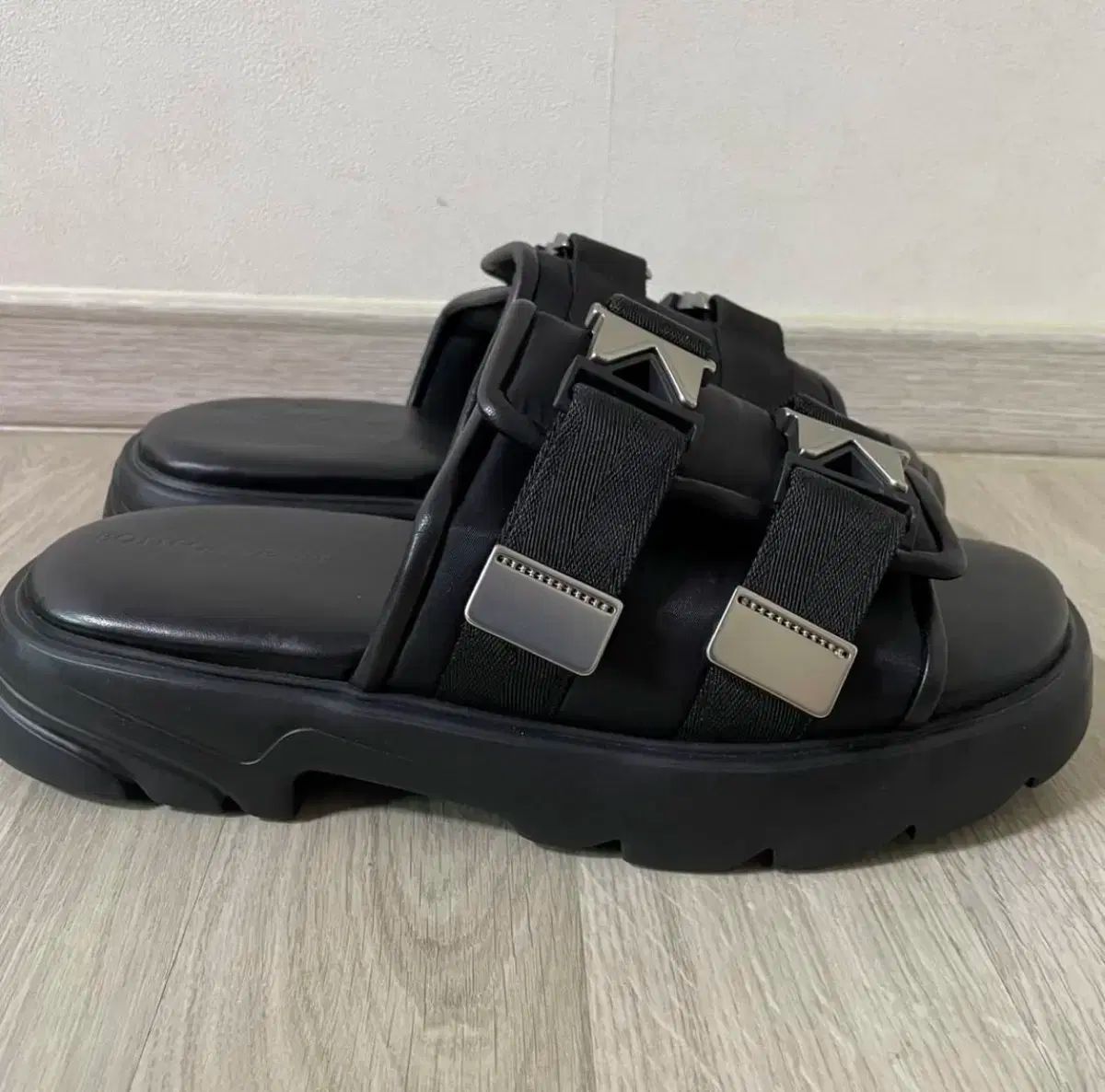 二胡 ほぼ未使用 ケース有り 黒壇 蘇州製 六角形 二胡 ほぼ未使用