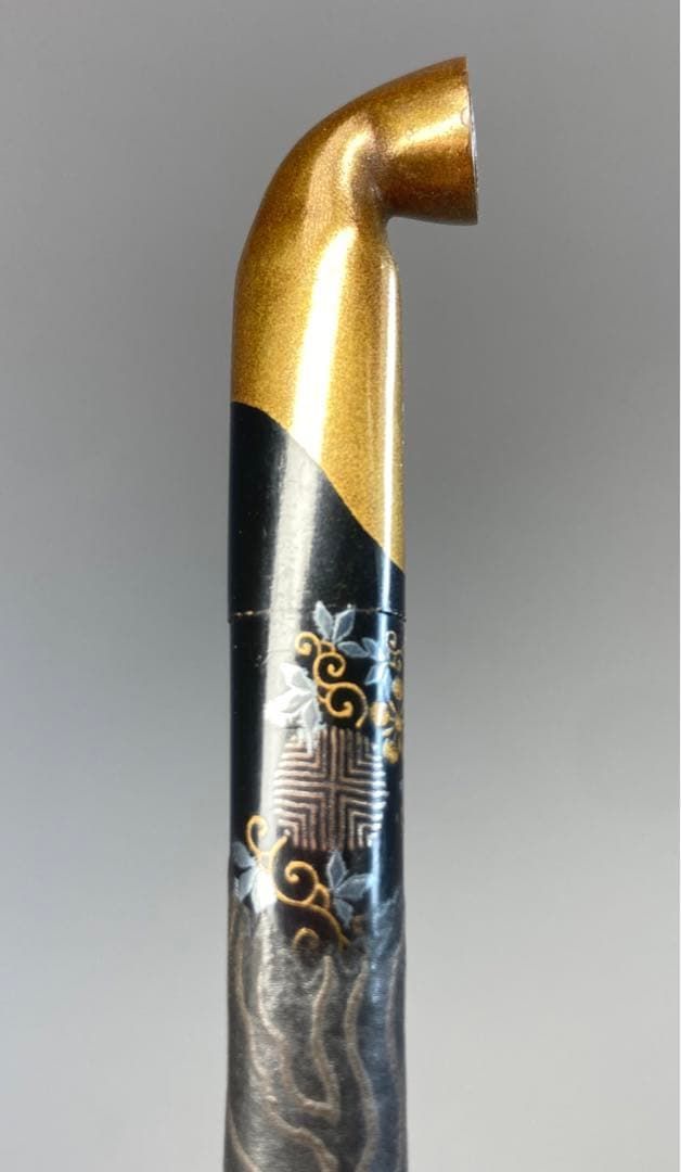 紋唐草蒔絵煙管