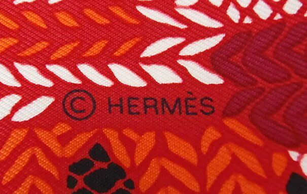エルメス HERMES スカーフ カレ90 暖炉のそばで 赤 HERMESエルメススカーフ カレ90 暖炉のそばで HERMES エルメス