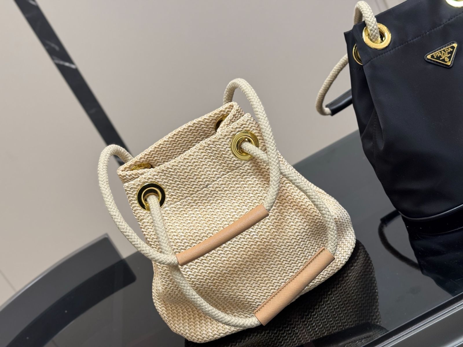 今日特価】PRADA 2025 春夏 ナイロン バケットバッグ 23×25cm