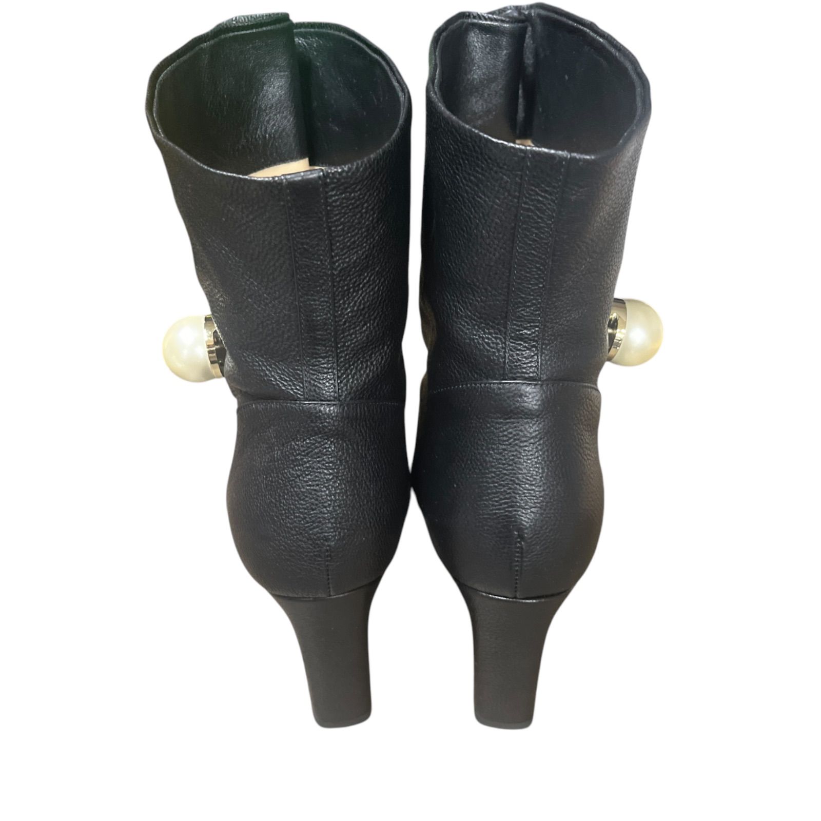 美品ジミーチュウ JIMMY CHOO BETHANIE ビッグパール付き レザー 