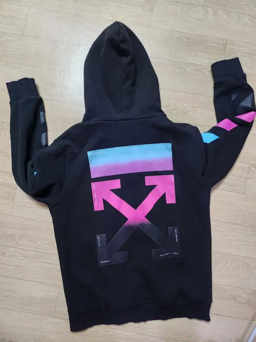 Off-White オフホワイト