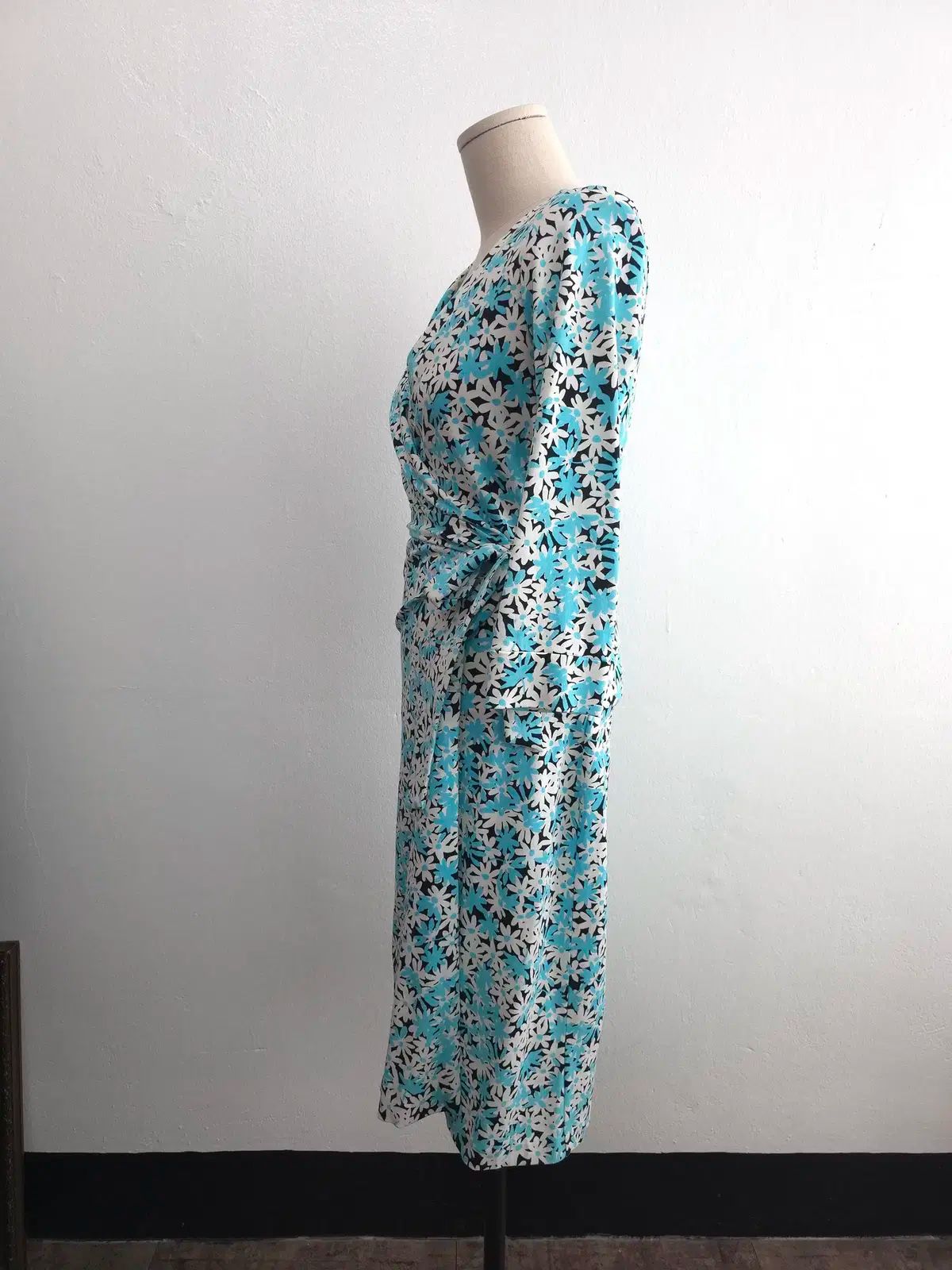 ダイアン・フォン・ファステンバーグ DVF フラワー 青 ラップ
