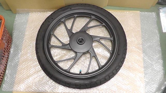 CBF125R LALPJJN55M3201xxx の フロントホイール タイヤ 1743751312