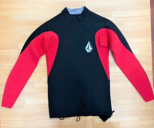 VOLCOM Sサイズ 2MM ロングスリーブ タッパー ウェットスーツ