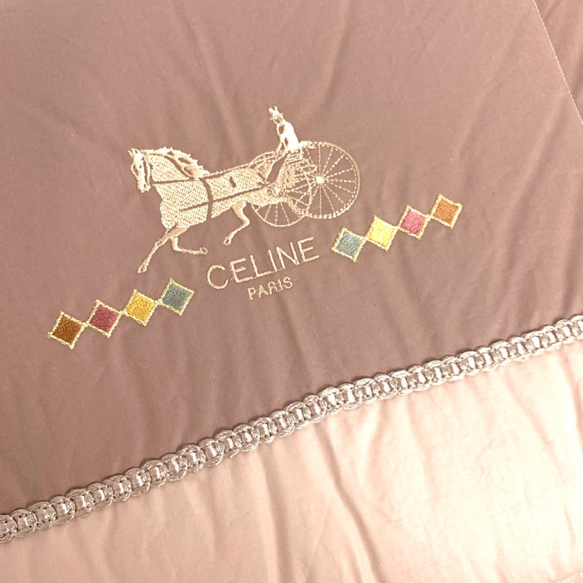 CELINE セリーヌ 羽毛掛ふとん 馬車ロゴ刺繍/綿/ダウン50%フェザー50 CELINE セリーヌ 羽毛掛ふとん 馬車ロゴ刺繍/綿/ダウン50%フェザー50