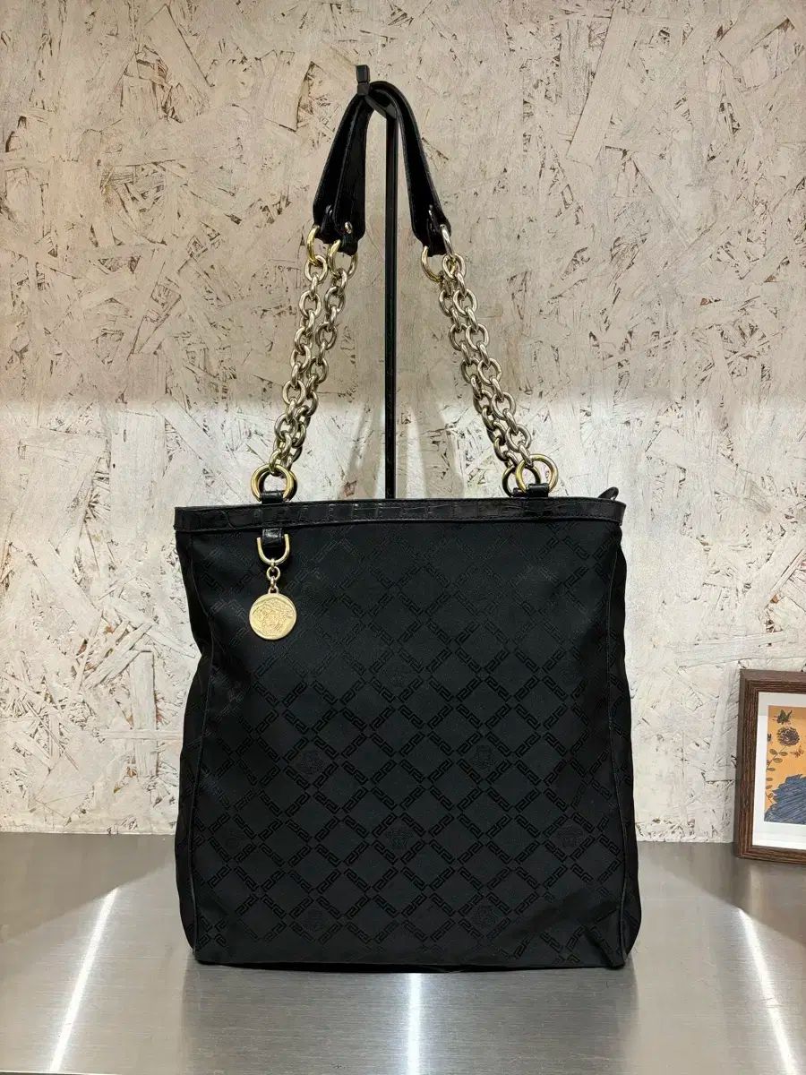 ヴェルサーチェ Versace チェーン ナイロンバッグ