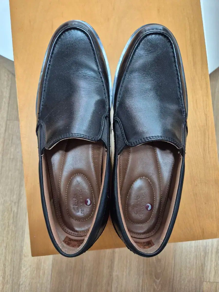 【雷市場（ポンジャン）商品韓国直送】 Clarks(クラークス) ローファー