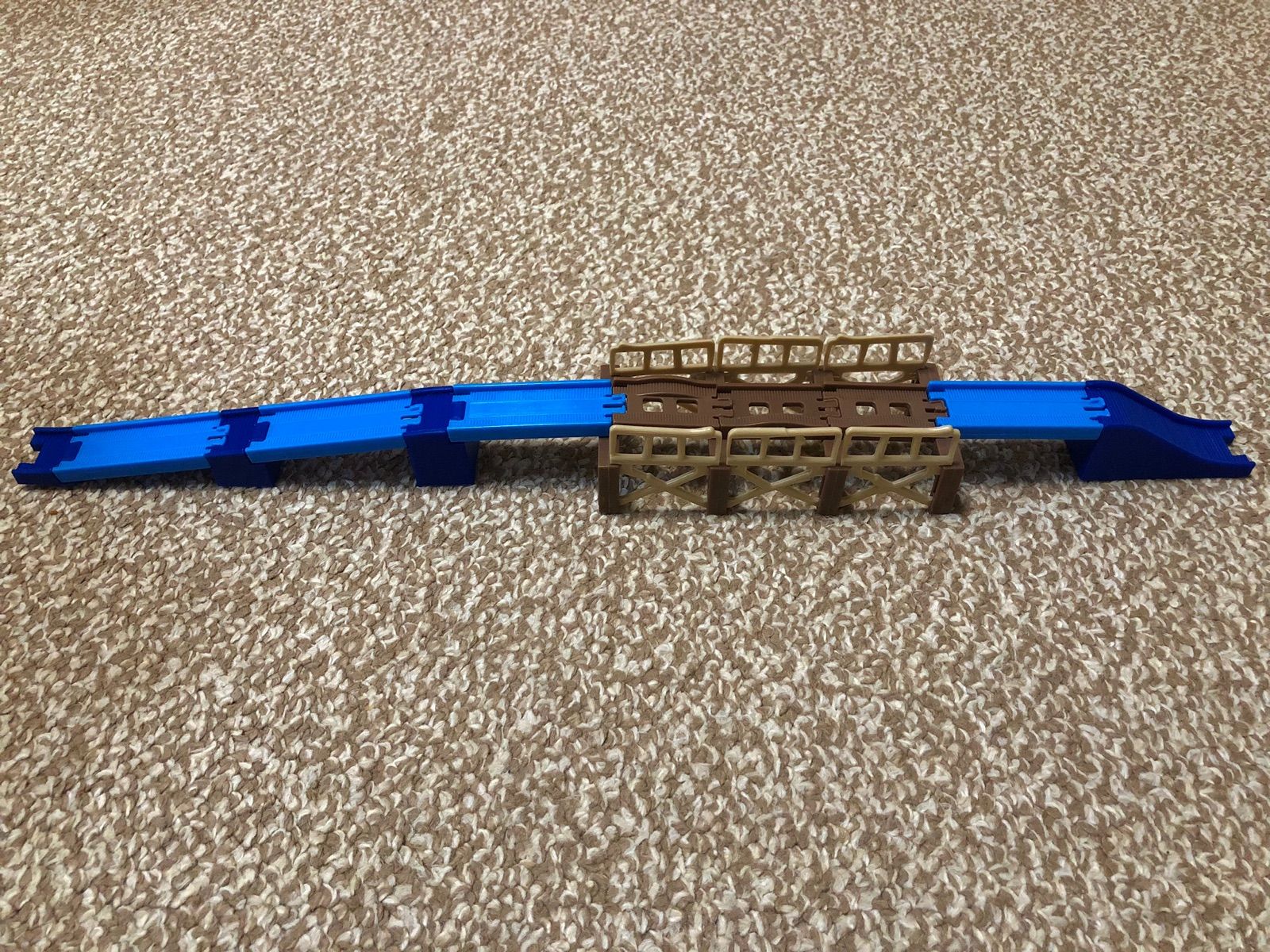 カプセルプラレール 対応 坂道橋脚セット （自作品） - メルカリ