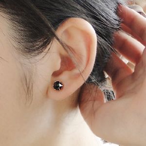 PT900ブラックダイヤモンドピアス1.00カラットAAA片耳用 - ジュエリー