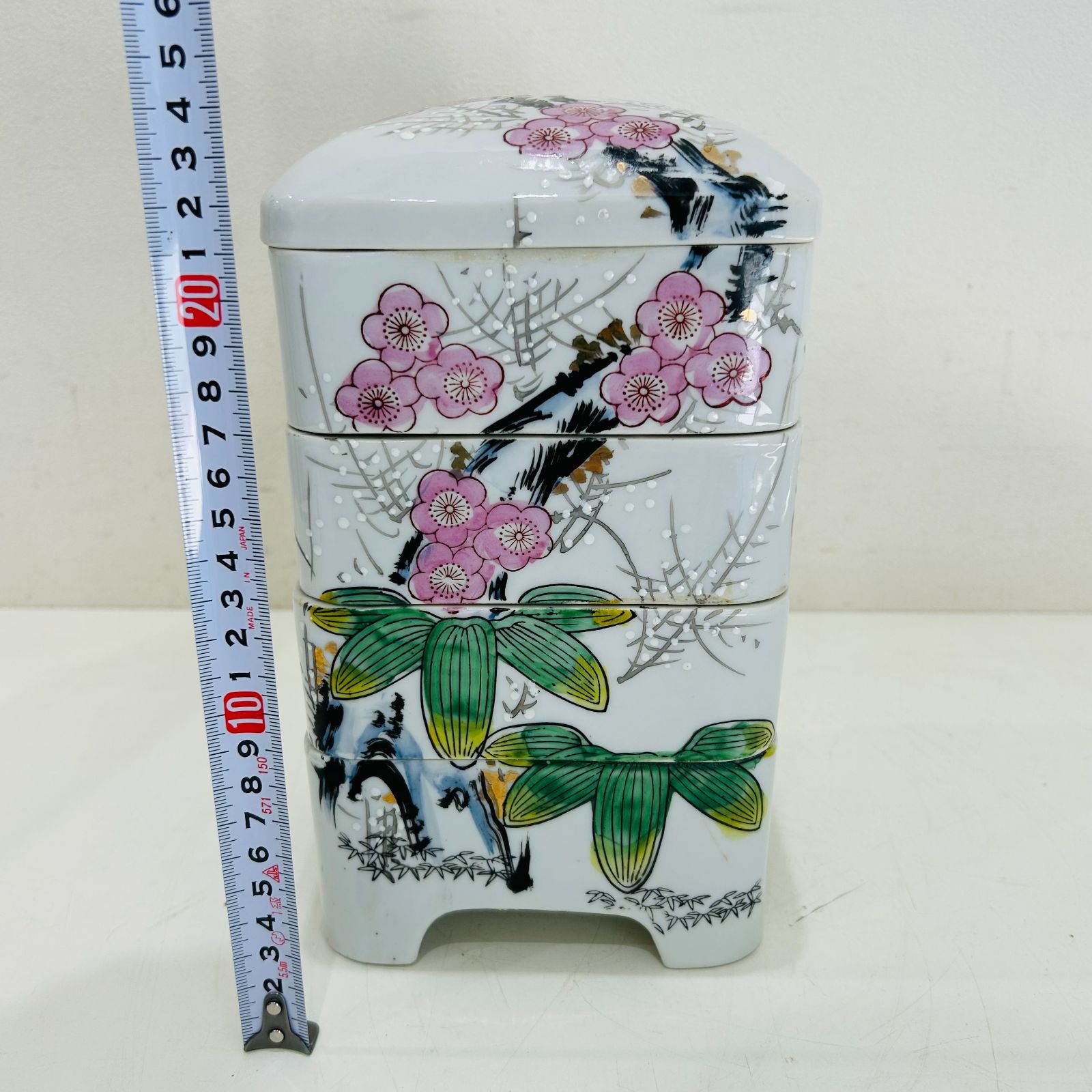 骨董品　大正ロマン　蓋付き四段重　陶器製　金彩松竹梅と旭日鶴飛来 NC1806 昭和レトロ 四段陶器重箱 陶器製 重箱 4段 松竹梅 竹山作