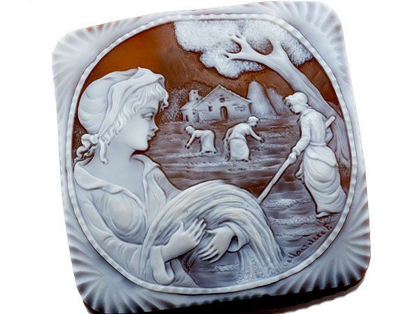 ジュエリー フランチェスコ モナステーロ作 農作の風景 シェルカメオルース 70.6ｍｍ×70.2ｍｍ a2584il