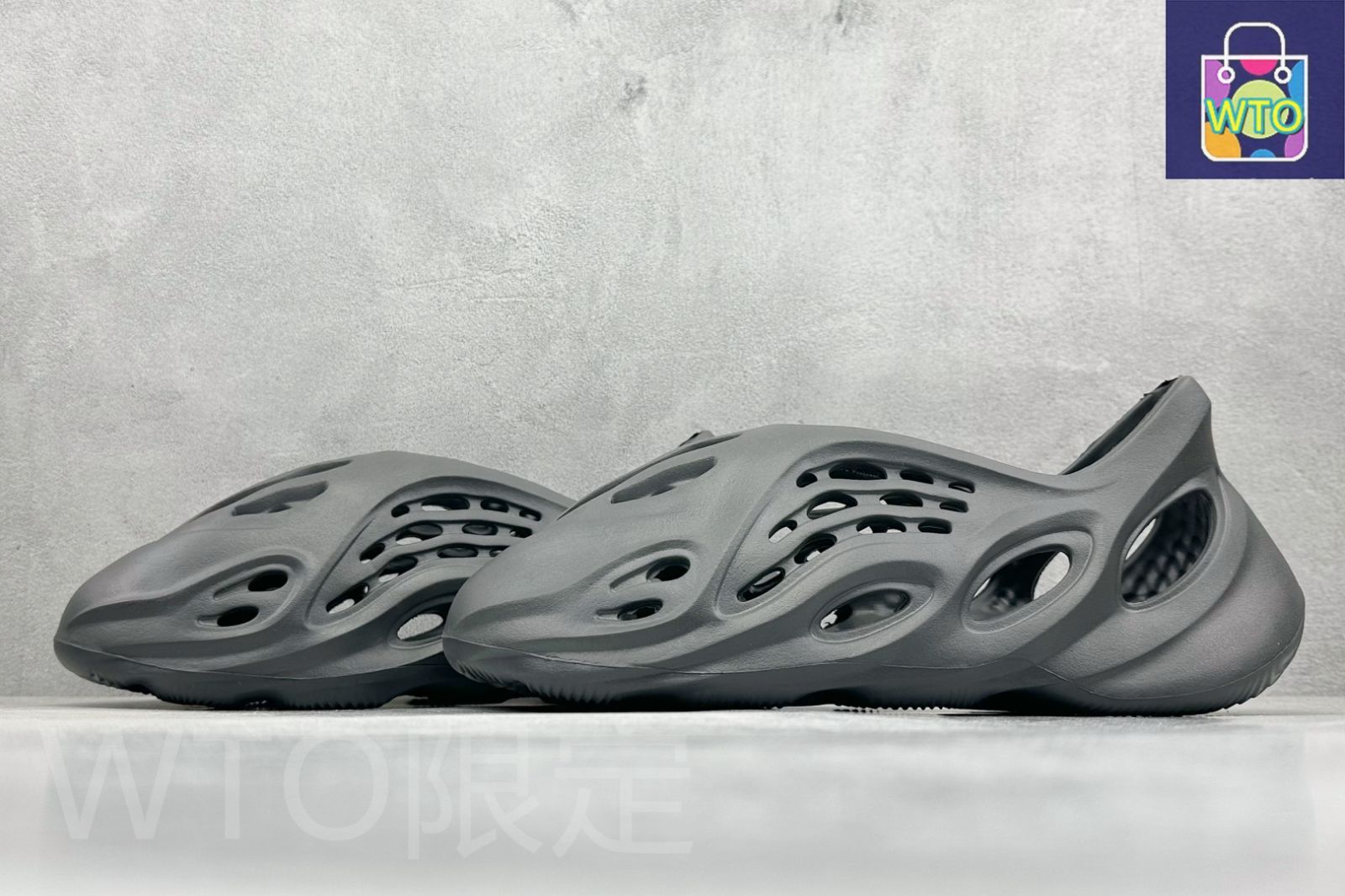 アディダス イージー フォームランナー 