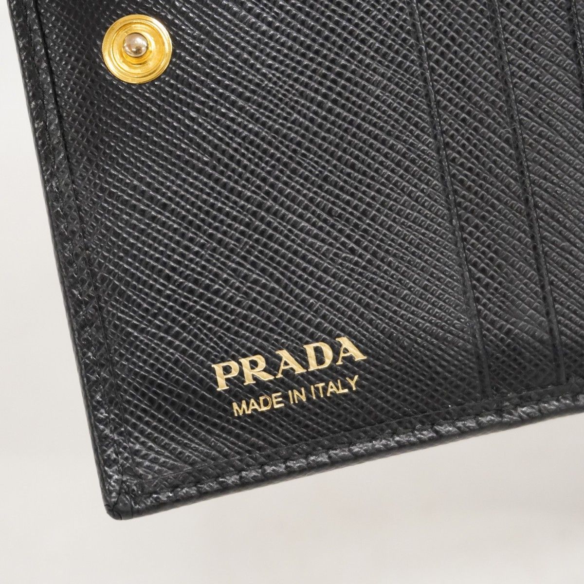 5 ma 0592 プラダ 財布 サフィアーノ レザー ブラック ゴールド金具 メンズ