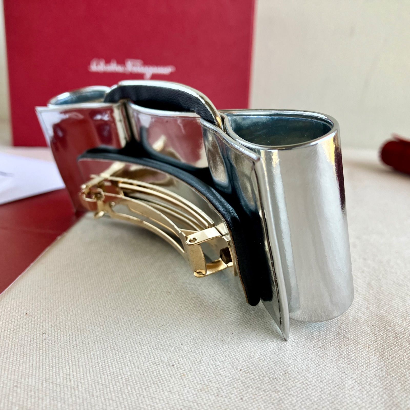 Salvatore Ferragamo フェラガモ　バレッタ　ブラック×シルバー ☆フェラガモ☆バレッタ☆黒×シルバー☆ヴァラ☆リボン