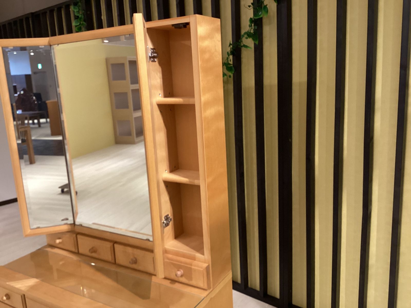 CHARDONNAY(シャルドネ)　自然素材の家具　半三面ドレッサー アッサム CHARDONNAY(シャルドネ) 自然素材の家具 半三面ドレッサー アッサム