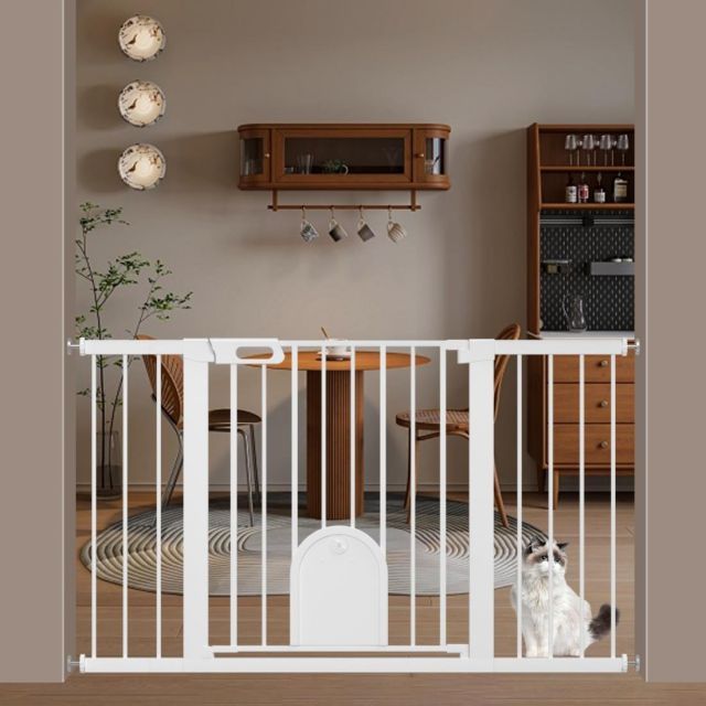 DEARBB ベビーゲート ペットドア付き ペットゲート 高さ76cm 猫 犬 ゲート 猫 脱走防止 ゲート 猫が通れる 階段上 猫 ドア ベビーフェンス 突っ張り式 ダブルロック 開閉式 赤ちゃんゲート ベビーガード 玄関 階段 キッチン ホワイト 75-1