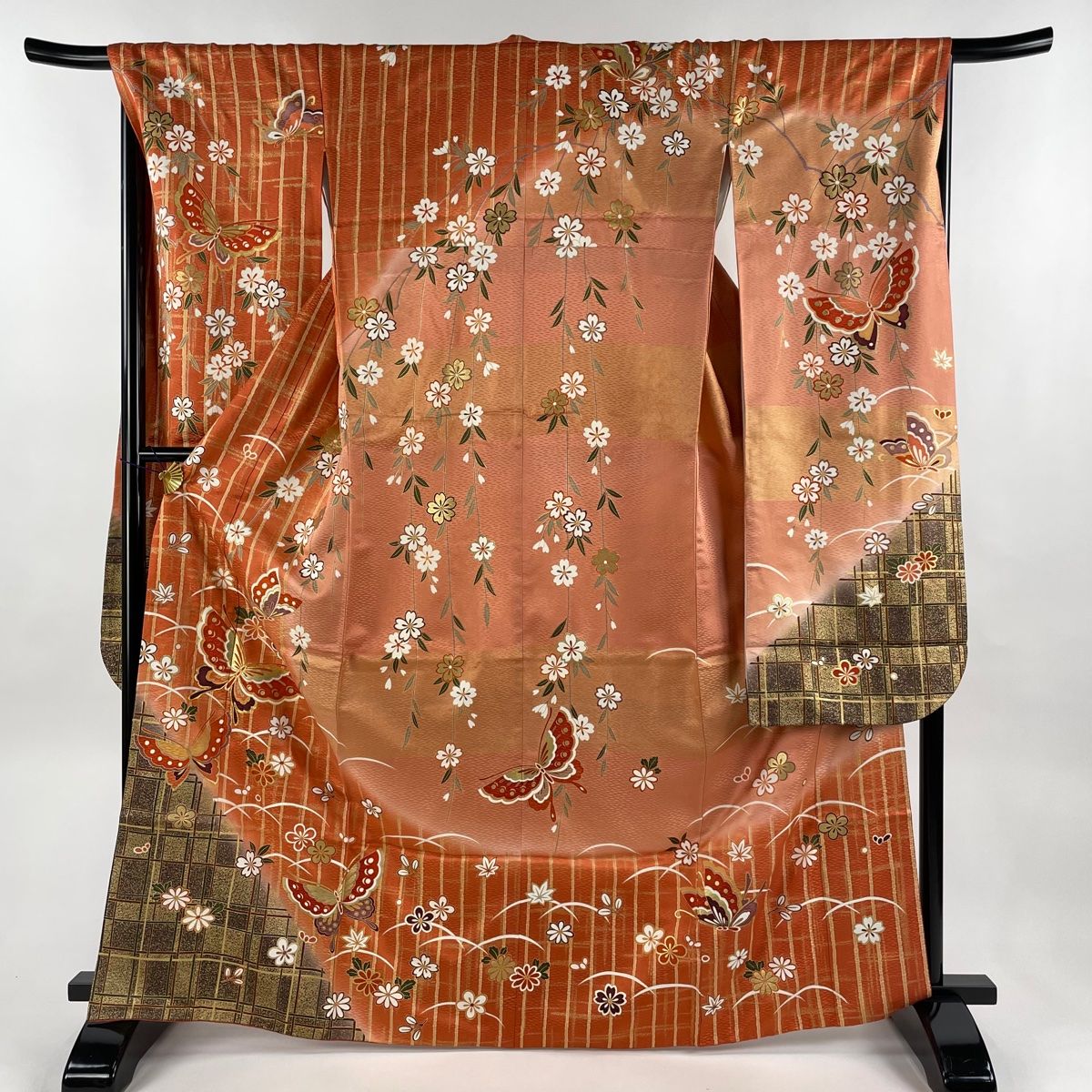 振袖 身丈165cm 裄丈67cm 飛び出る M 袷 薄紫 正絹 名品 一つ紋 【中古】 